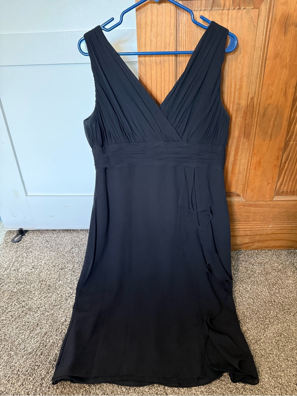Donna Morgan Black V-Neck Sleeveless Midi Dress